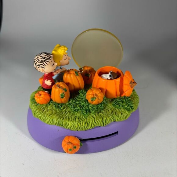 HALLMARK 2011 PEANUTS GREAT PUMPKIN VISIT magic sound HALLOWEEN‎ ORNAMENT Linus - Picture 2 of 7